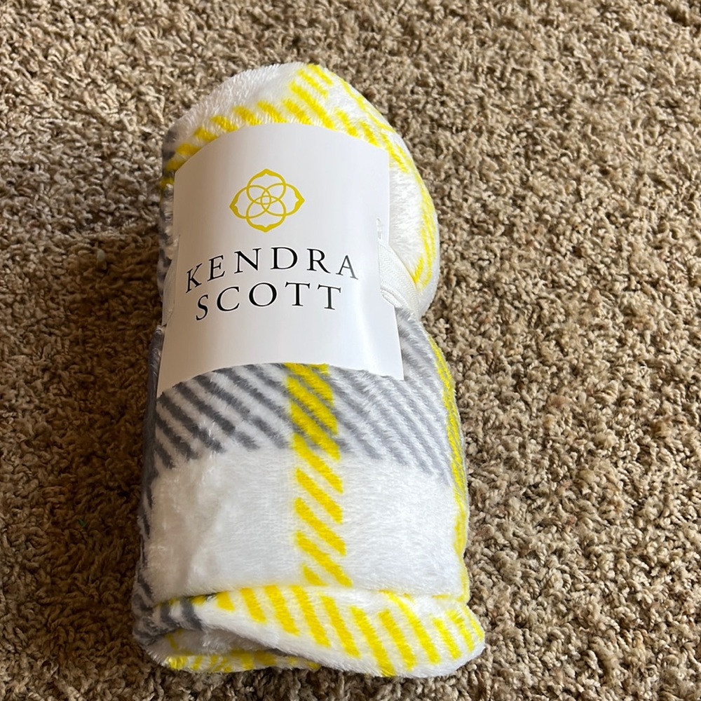 Kendra Scott throw